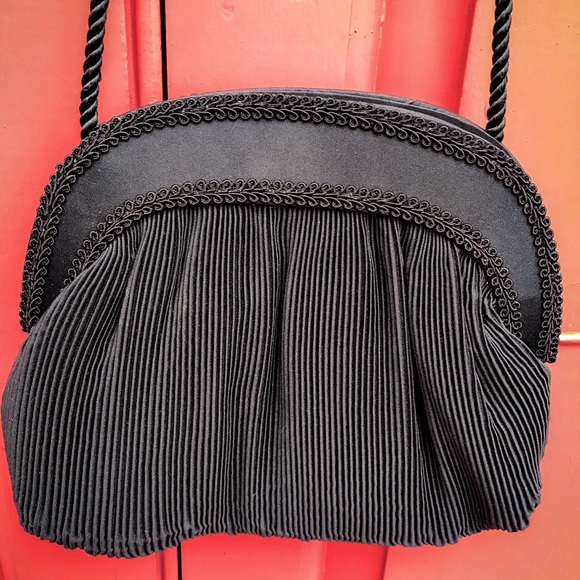 🚨 SOLD 🚨 Vintage Black Clasp Purse - Picture 3 of 5